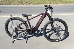 Juniorské elektrokolo KTM Macina Team 272 Glorious, vínové